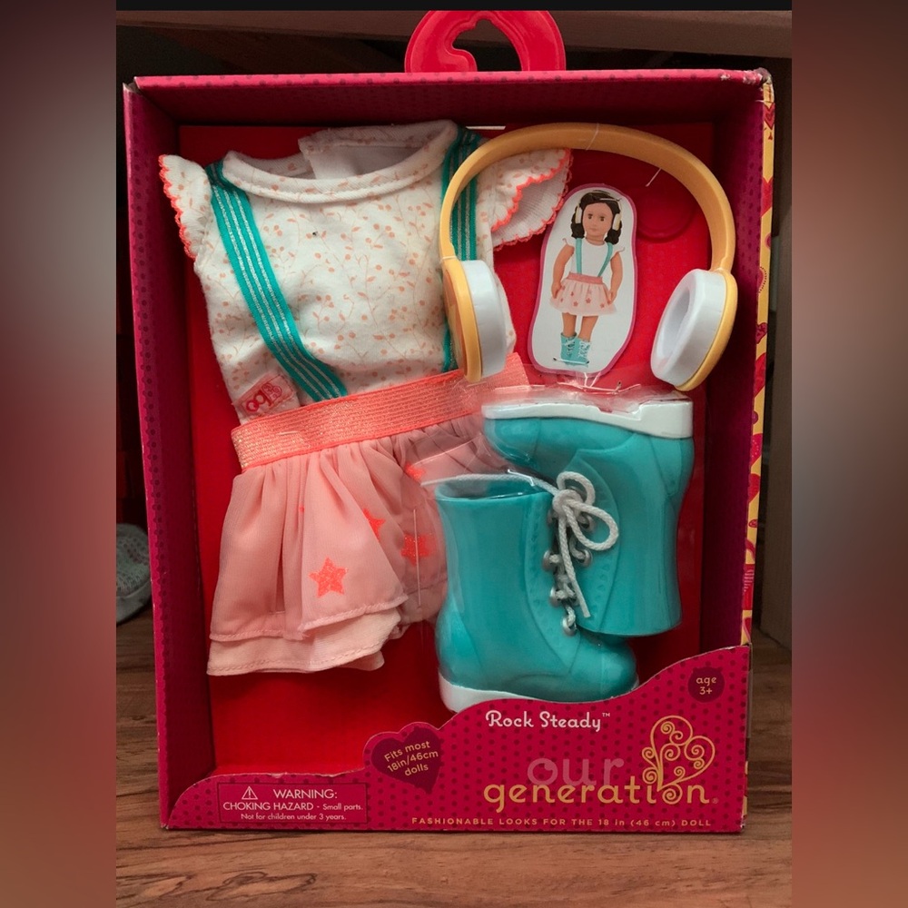 *NEW*
OG-Rock Steady Outfit w/doll headphones in original box